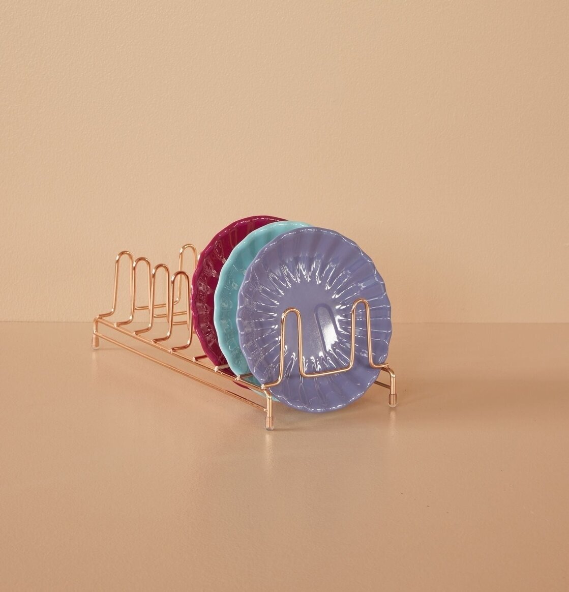 Kakttallrik Melamin Plommon från Rice i guldtonad hållare