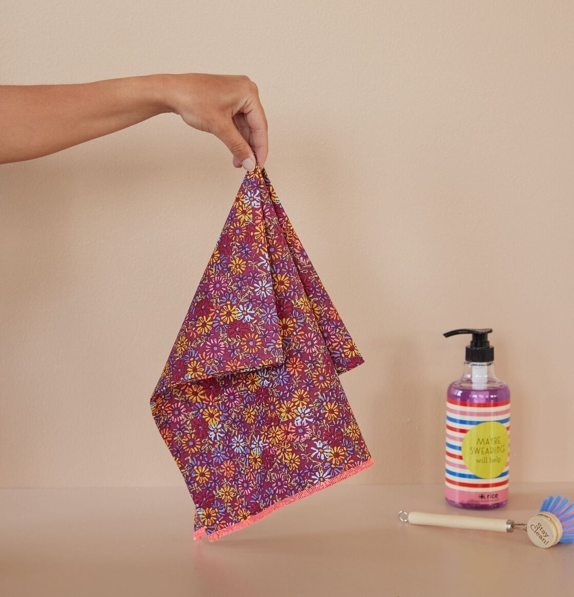 Kökshandduk Wild Flower Print från Rice i livliga färger