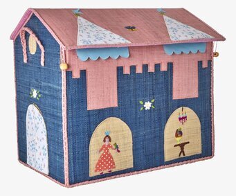 Foto av fantasifullt förvaringsslott för barnrum