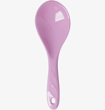 Bild av ljuslila salladssked med reflekterande yta