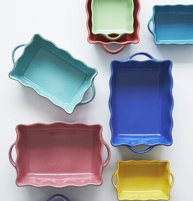 Bild av färgglada ugnsformar med vågiga mönster