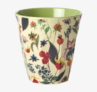 Bild av livfull mugg med blommigt mönster och färger