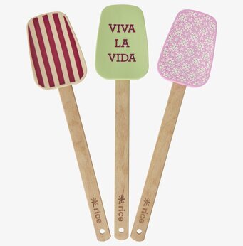 Foto av tre färgglada och mönstrade slickepottar