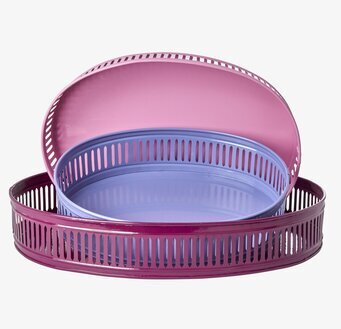 Bild av färgglada ovala plåtbrickor med perforerade kanter