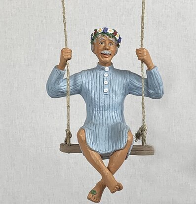 Bild av charmig hantverksskulptur med svensk nostalgi