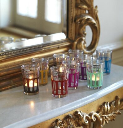 Mediterranean Tea Glas från Excel på marmorbänk med spegel