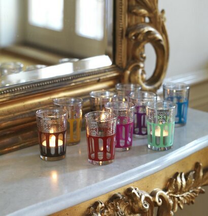 Mediterranean Tea Glas från Excel på marmorbänk med spegel