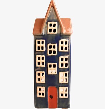 Bild av dekorativ ljuslykta formad som ett hus