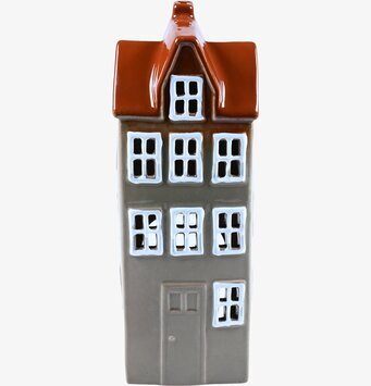 Bild av charmfull ljuslykta formad som traditionellt hus