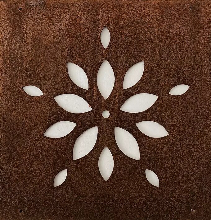 Skylt Blomsterblad (armeringsnät) från Lind Decoration