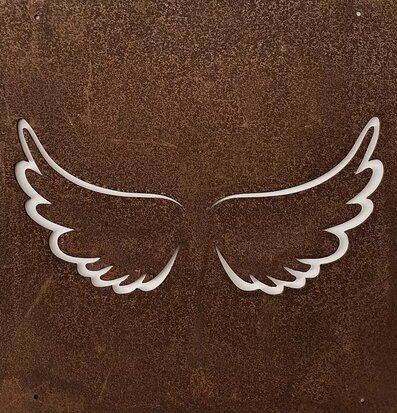 Bild av konstfulla änglavingar i industriell design