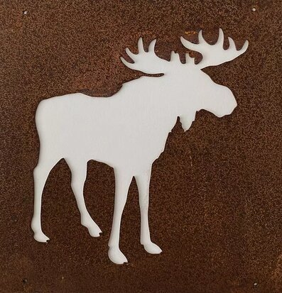 Bild av konstnärlig älgskylt i metall och rostfinish