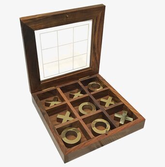 Bild av exklusivt Tic Tac Toe-spel i trä och metall