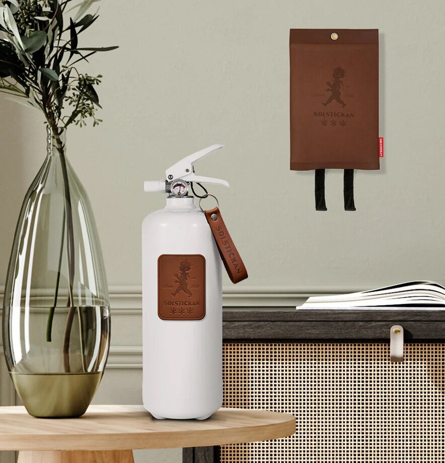 Brandfilt - Mörkt Läder från Solstickan monterad på vägg