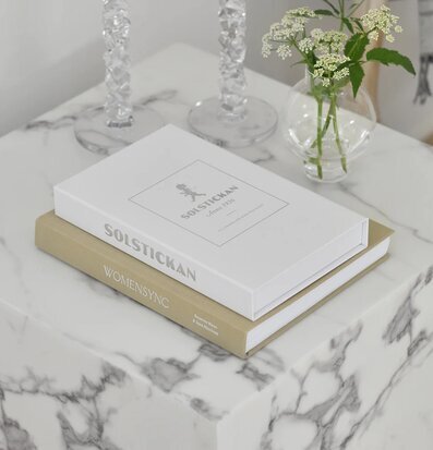 Bild av elegant och stilren inredning med brandfilt