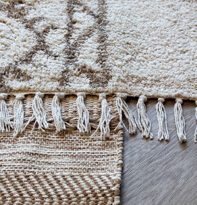 Bild av elegant marockansk matta med jordnära toner