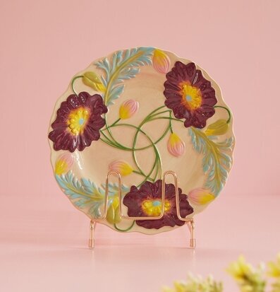 Bild av keramikskål med blommig design i lila nyans