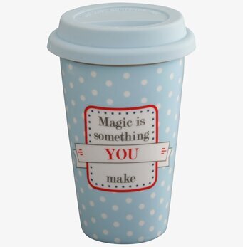 Bild av blå termomugg med prickar och inspirerande text