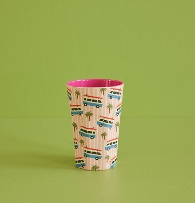 Foto av färgstark mugg med retro bilar och palmer