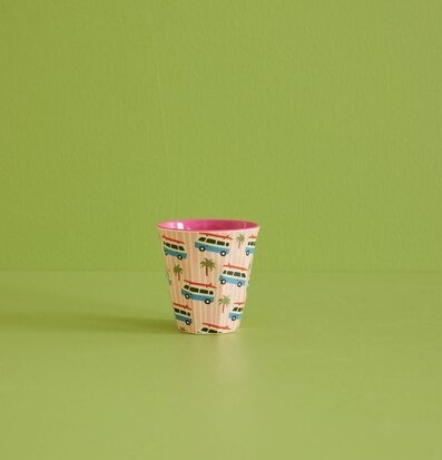 Bild av melaminmugg med färgglatt och lekfullt mönster