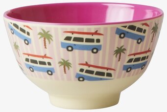 Bild av färgglad skål med somrigt bil- och palmtryck