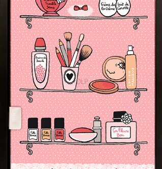 Bild av charmigt badrumsskåp med skönhetsprodukter