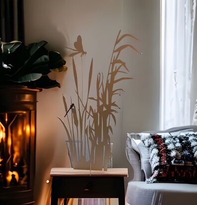 Bild av konstverk i harmonisk och stilren inomhusmiljö