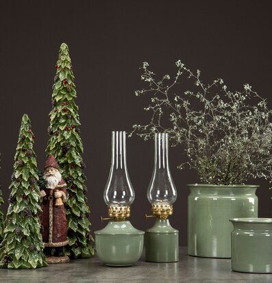 Bild av harmonisk julidyll med stilfulla dekorationer