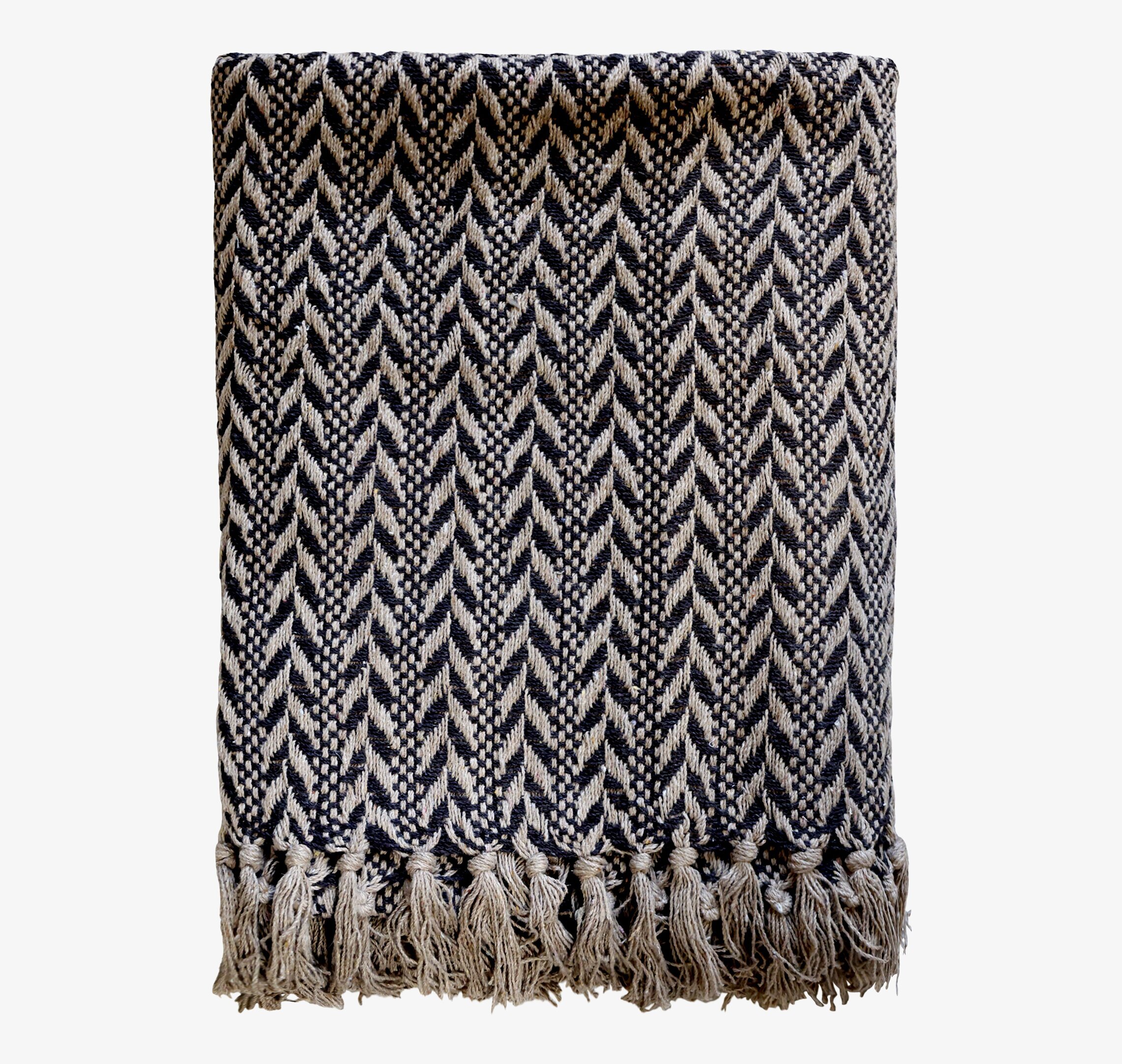 Pläd Mocca från Chic Antique med detaljerat triangulärt mönster