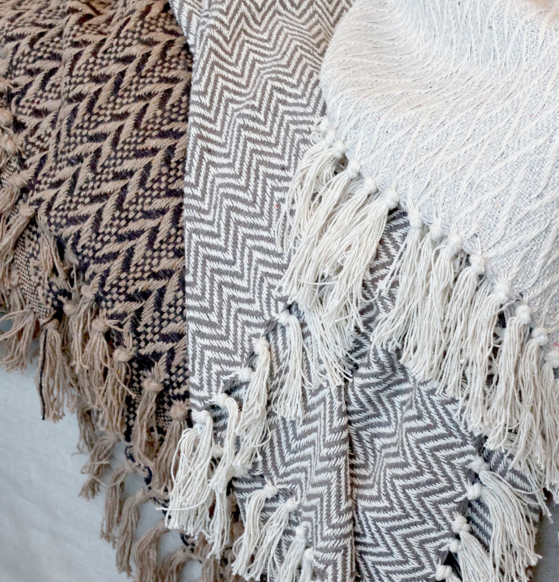 Pläd Mocca från Chic Antique i linneblandning med fransar