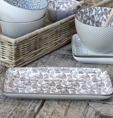 Bild av elegant dukning med rustik och tidlös estetik