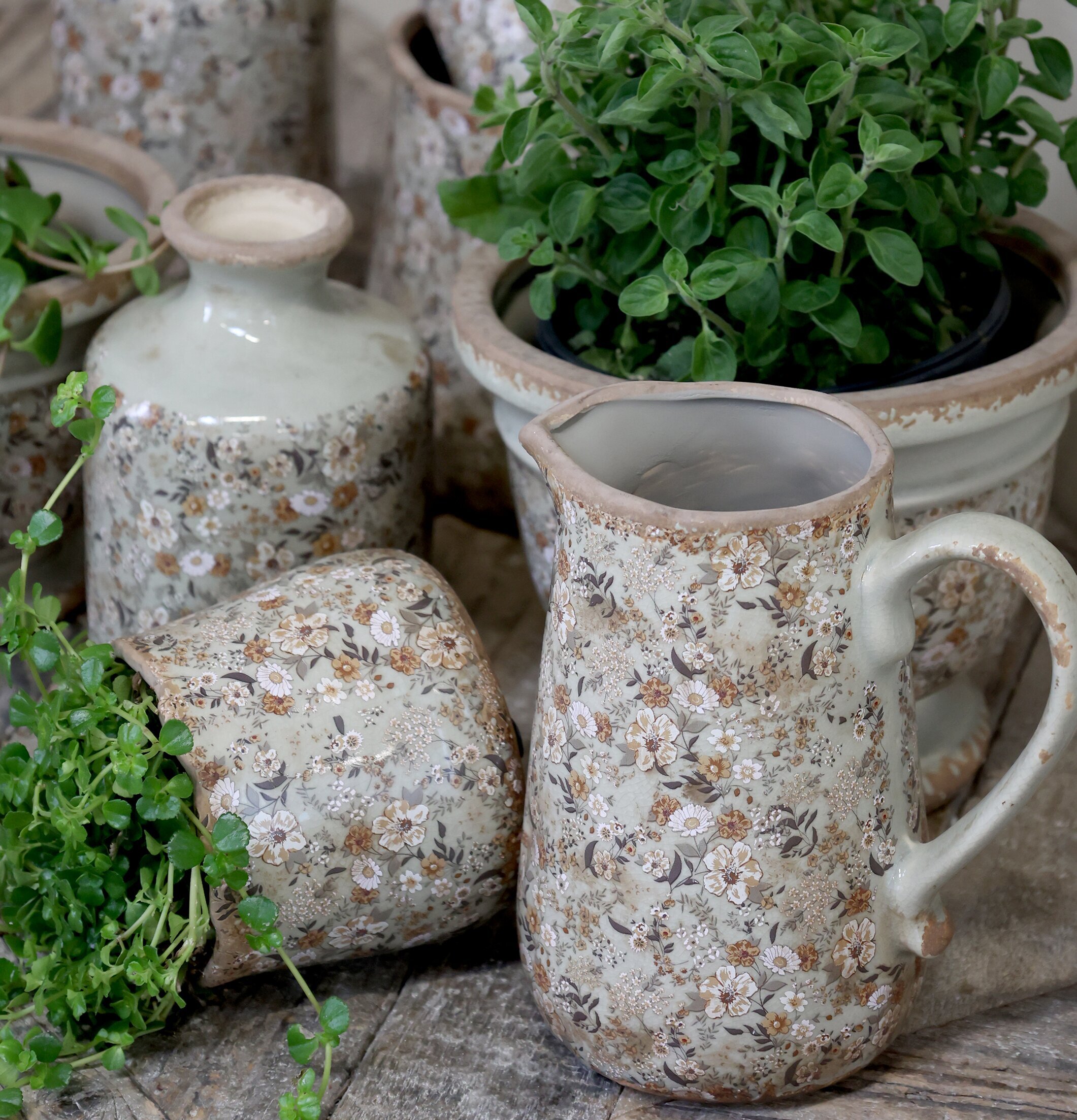 Kanna Evry Verte från Chic Antique med blommigt mönster