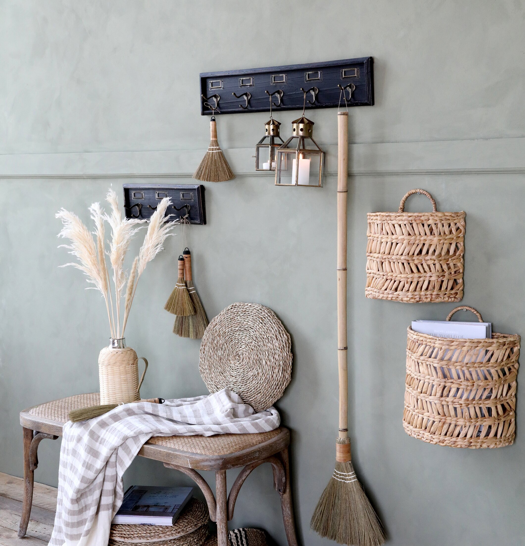 Klädhängare 3 Krokar från Chic Antique monterade på vägg