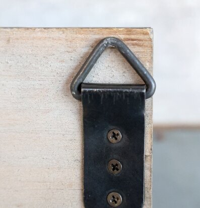 Bild av vintageinspirerad klädhängare med tre krokar