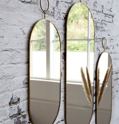 Bild av elegant spegelinredning med antik mässingsfinish