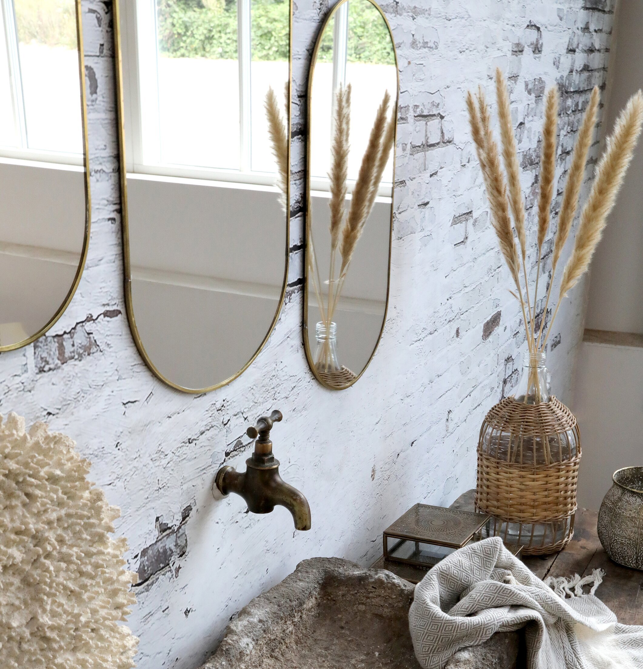 Spegel Antik Mässing Liten från Chic Antique på rustik vägg