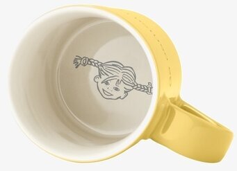 Bild av gul mugg med Astrid Lindgren-inspirerad design