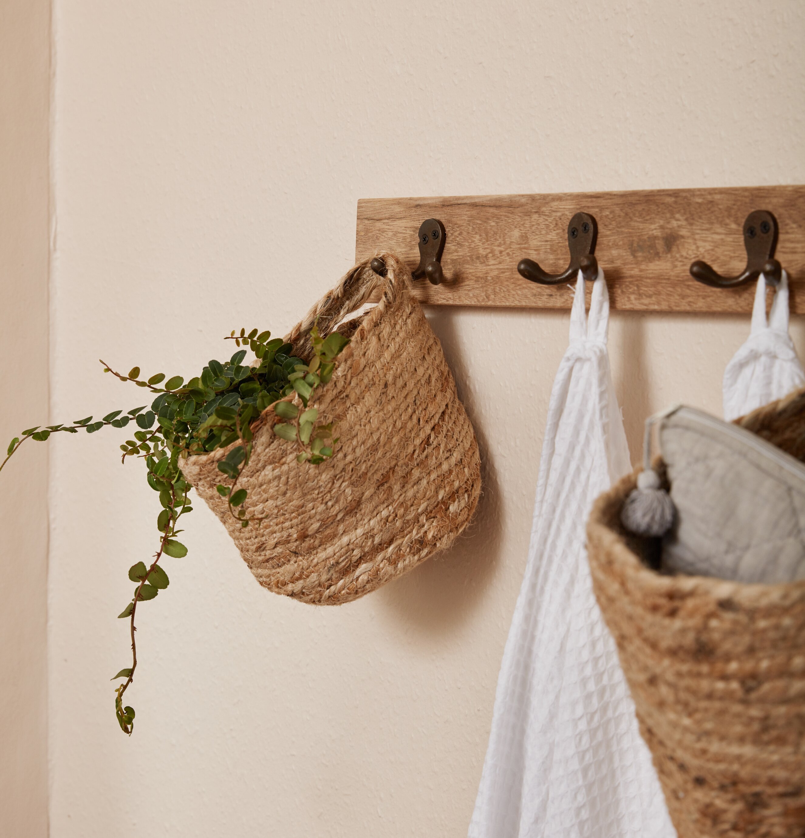 Klädhängare 5 Krokar Unika från IB Laursen med repkorgar