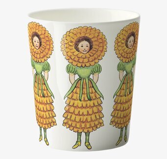 Bild av porslinsmugg med sagoinspirerat motiv