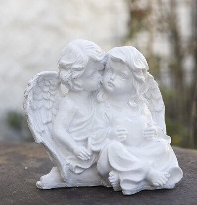 Bild av detaljerade änglar i polyresin skulptur