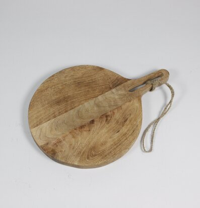 Bild av rund serveringsbräda i trä med handtag