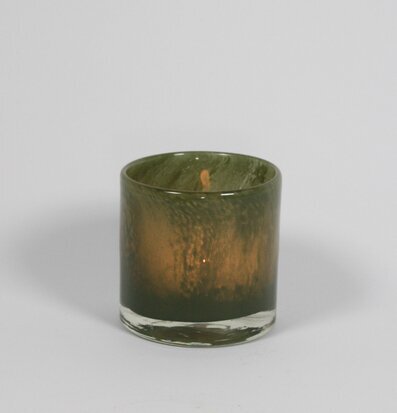 Bild av stilren ljuslykta med skogsinspirerad design