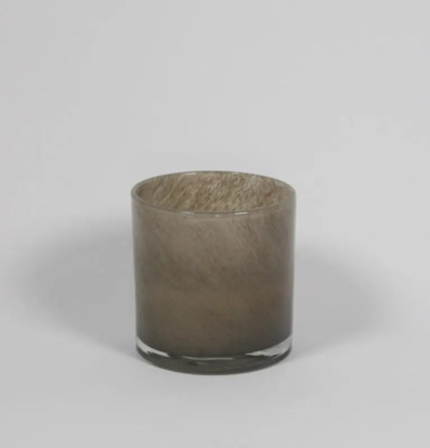 Bild av ljuslykta i mullvadston med elegant design