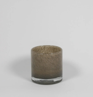 Bild av stilren ljuslykta med frostad glasdesign