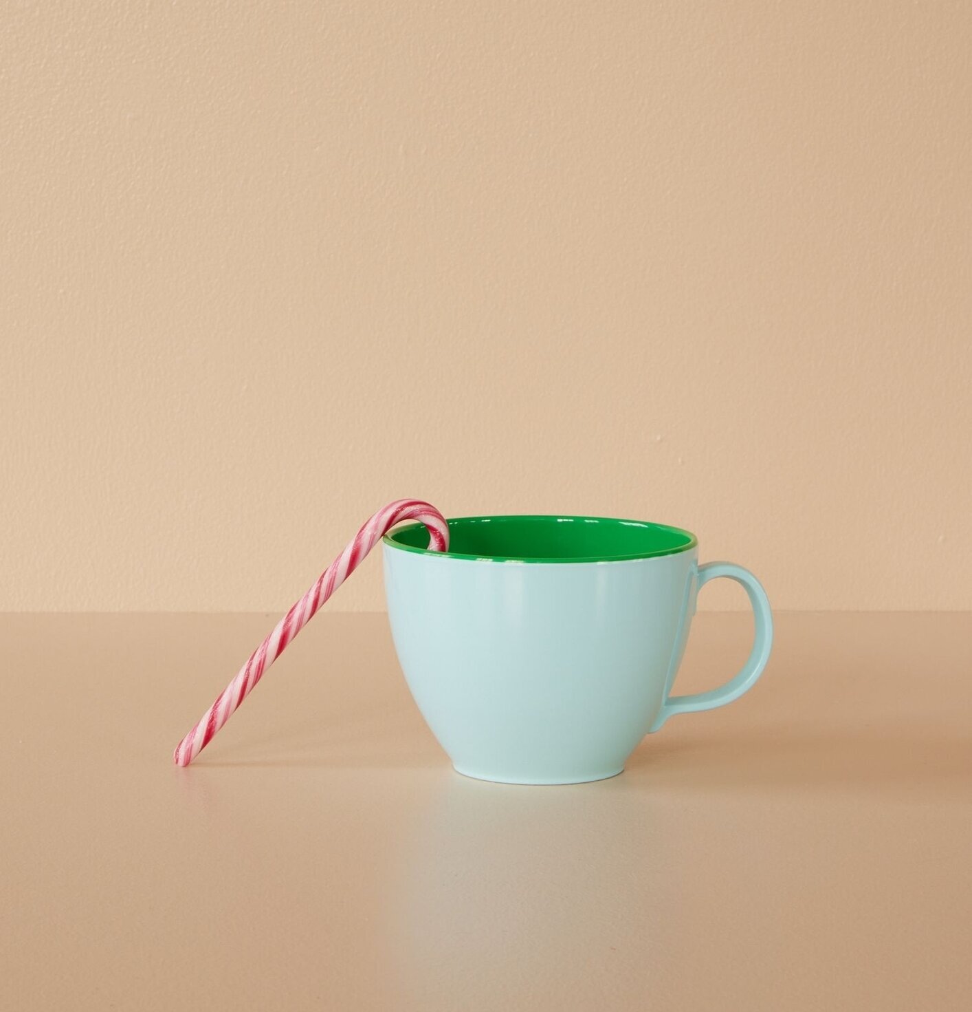 Melamin Jumbomugg Blå/Grön från Rice med röd godiskäpp