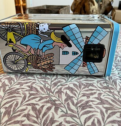 Plåtburk Mjöl (fynd-id 2) Derriére la porte