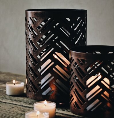 Bild av dekorativa lyktor med fiskbensmönster