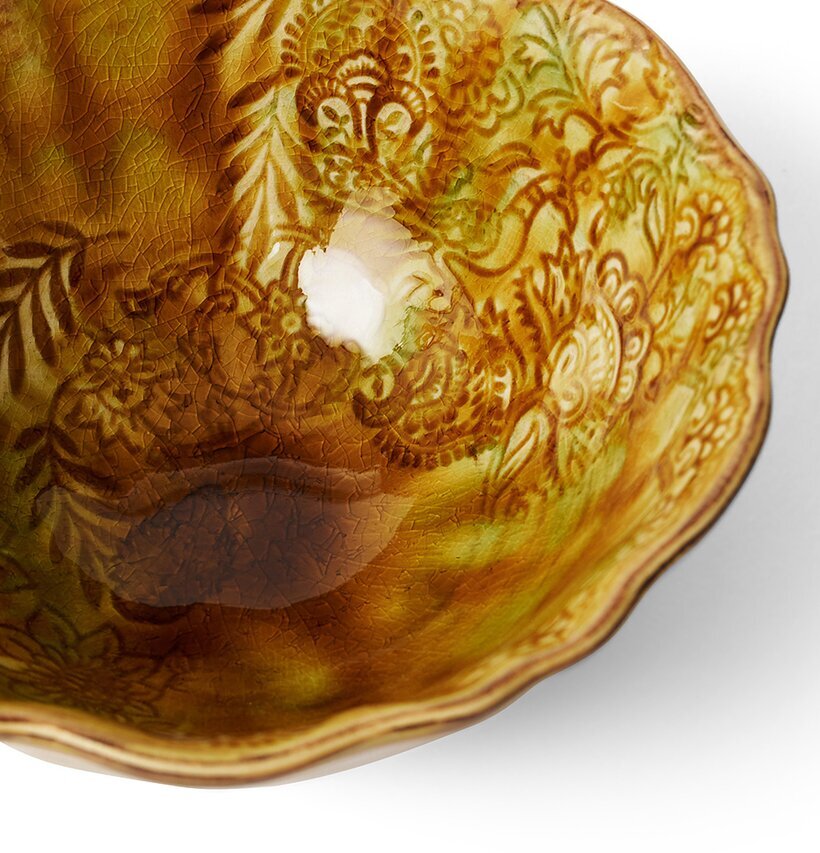 Bild av vacker skål med intrikat mönster och glasyr