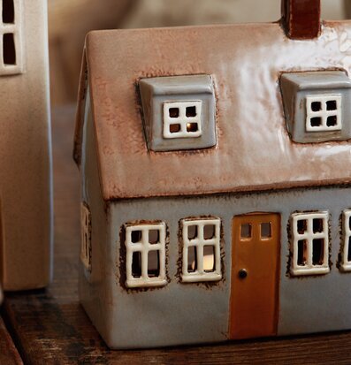 Bild av detaljrik ljuslykta med hemtrevlig känsla