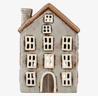 Foto av charmig ljuslykta i husform med detaljer